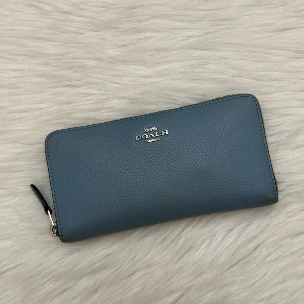COACH - BLUE PEBBLED LEATHER LONG ZIP WALLET - Picture 2 of 16
